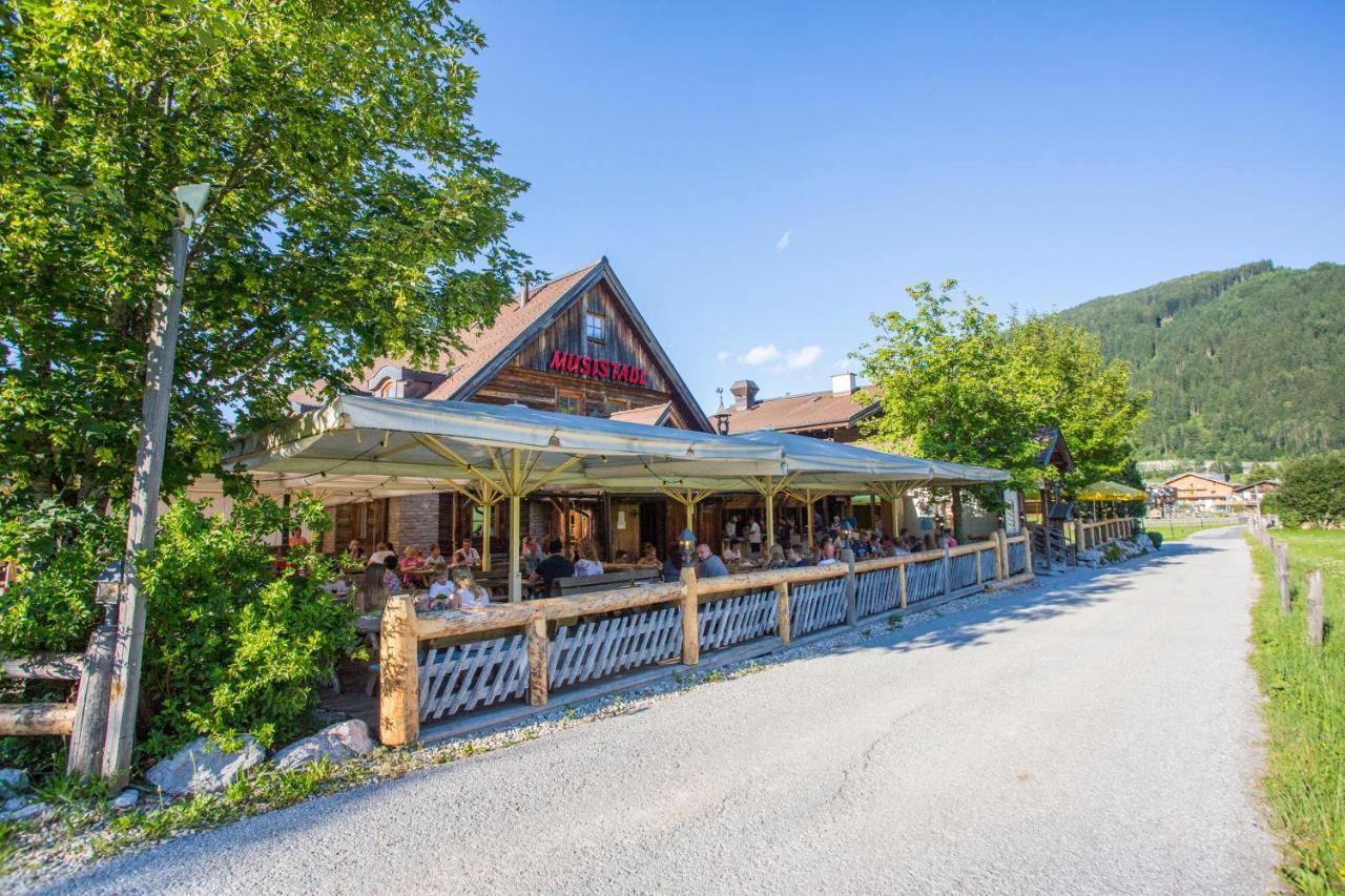 Alpenchalets Flachauer Gutshof Exteriör bild